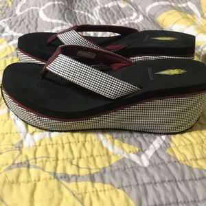 Volatile wedge flip flops